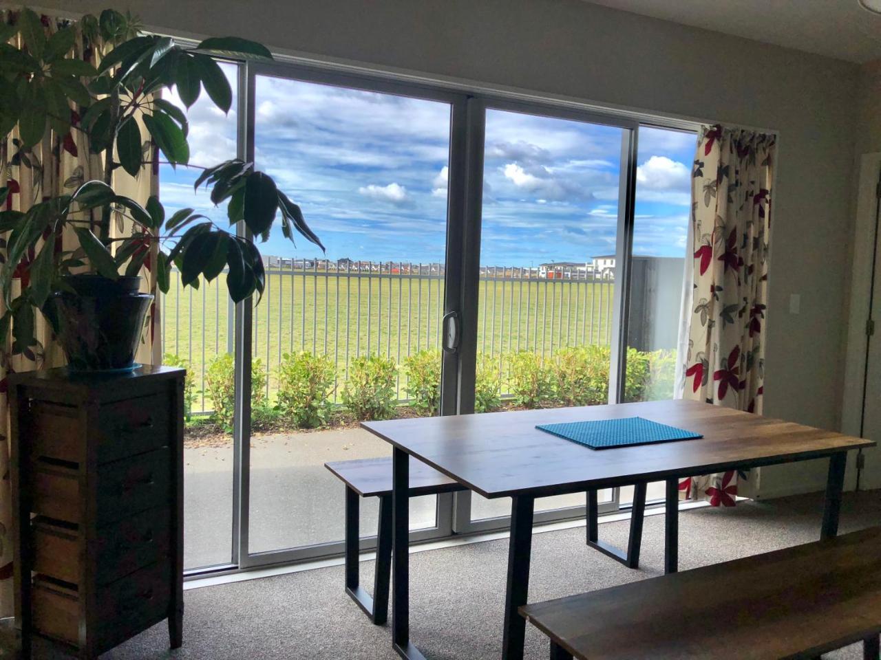 Lovely, Sunny, Home Sweet Home Christchurch Eksteriør bilde